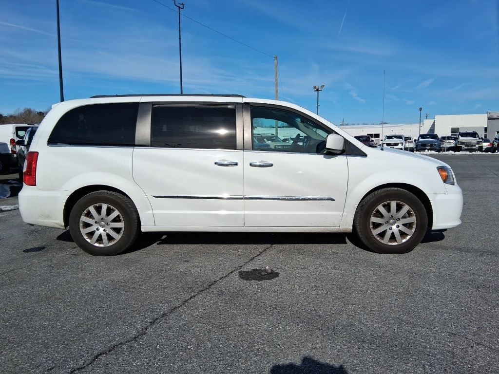 2016 Chrysler Town & Country Touring