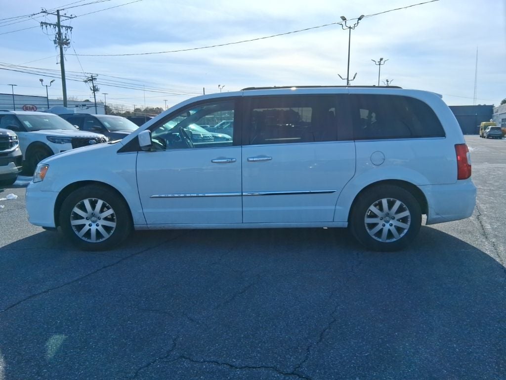 2016 Chrysler Town & Country Touring