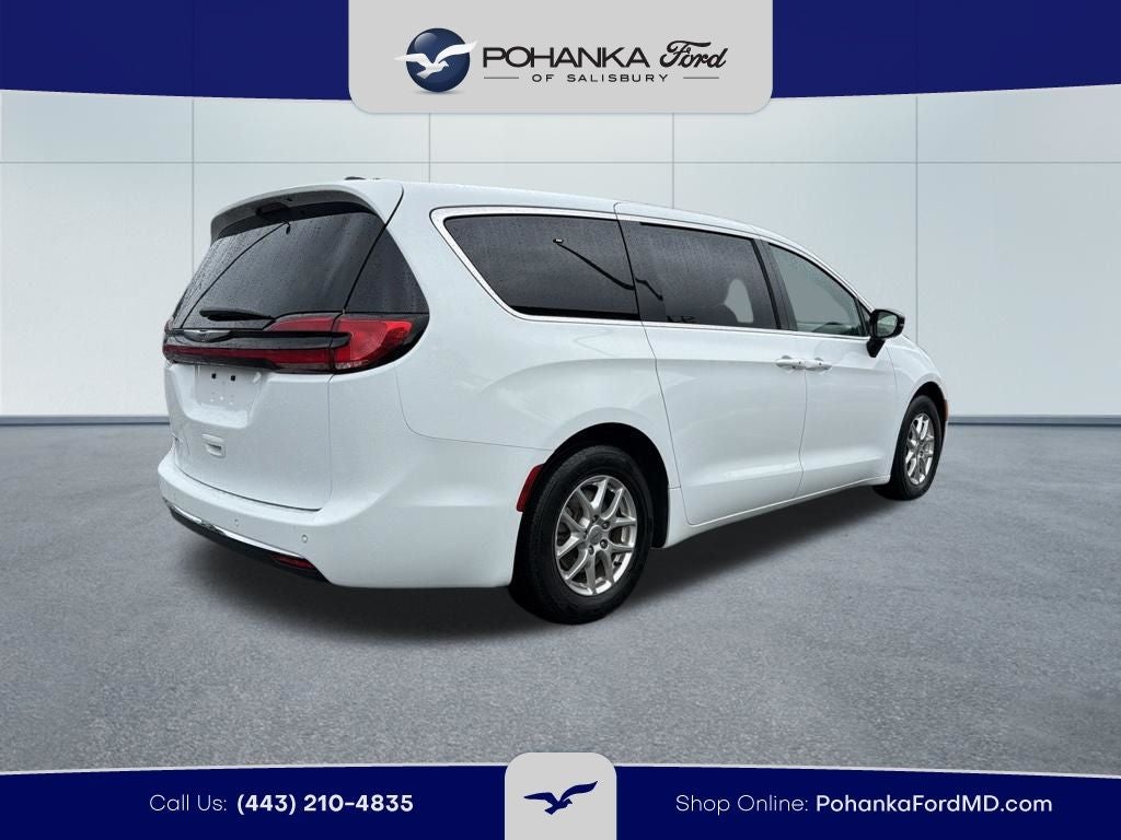 2025 Chrysler Pacifica Select