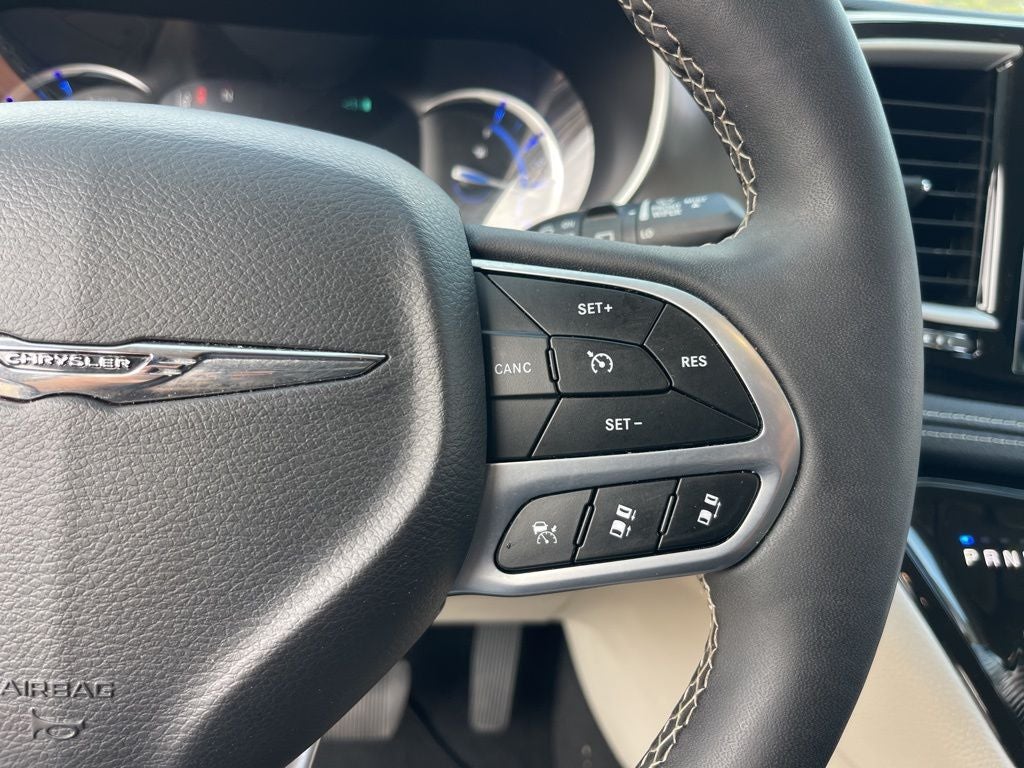 2024 Chrysler Pacifica Hybrid Select