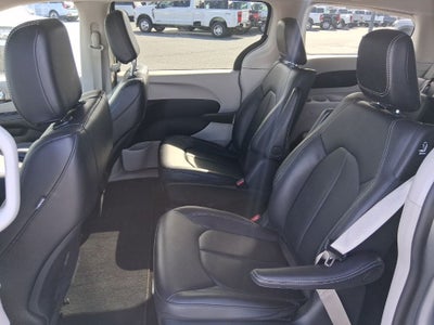 2024 Chrysler Pacifica Hybrid Select