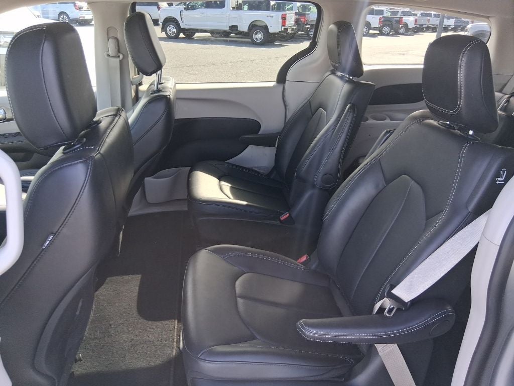 2024 Chrysler Pacifica Hybrid Select